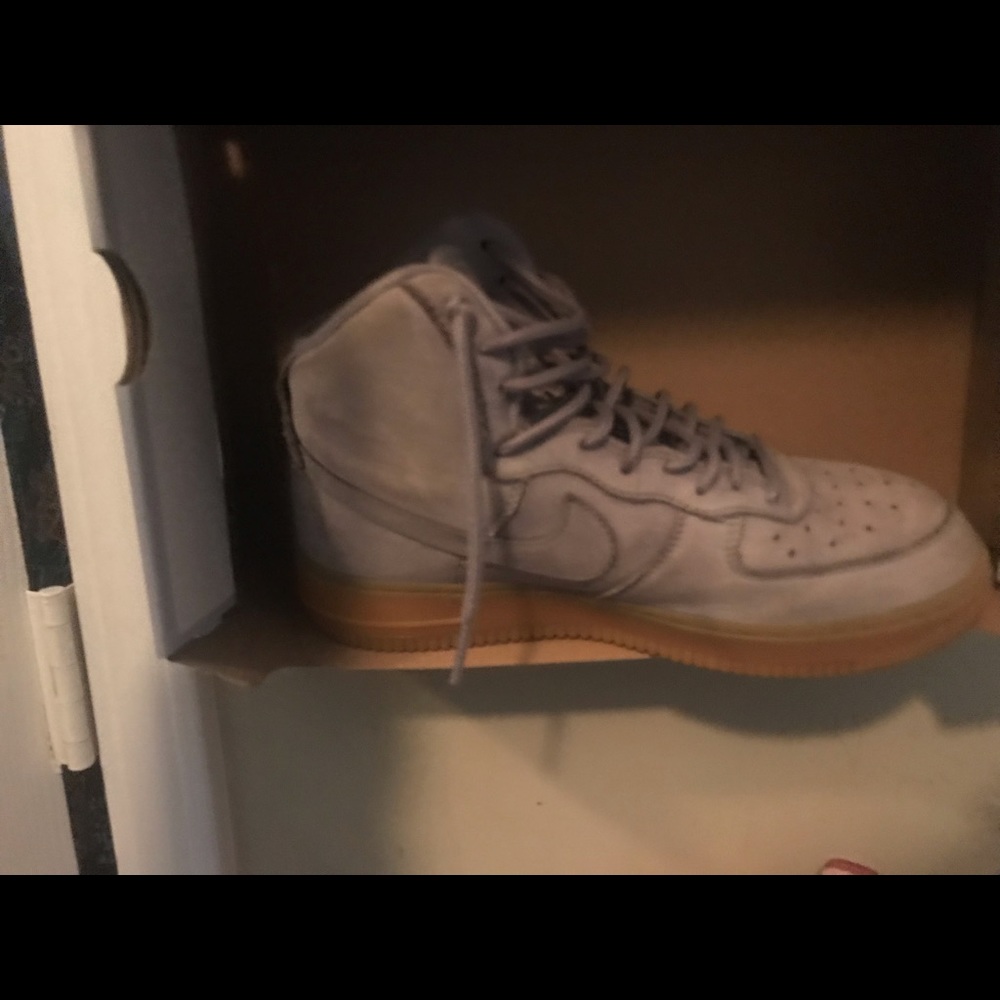 Air Force 1 - Picture 2 of 5